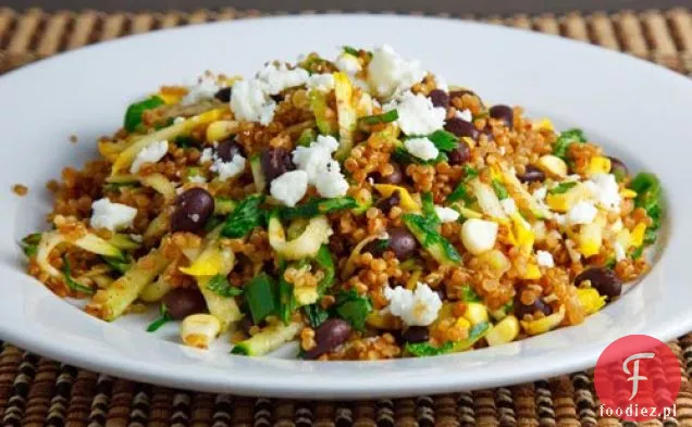 Cukinia i kukurydza Taco przyprawione Quinoa Sałatka