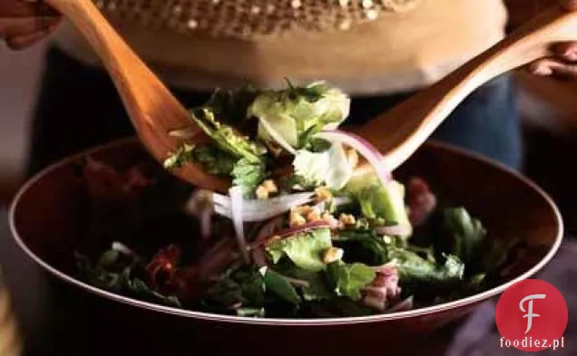 Sałatka mieszana z winegretem waniliowo-gruszkowym i prażonymi orzechami włoskimi