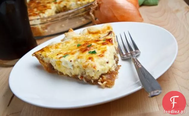 Guinness duszona cebula i postarzany Biały Cheddar Quiche