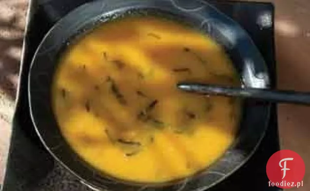 Lekka i orzeźwiająca schłodzona zupa marchewkowa