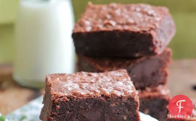 Jedna miska domowej roboty kawałek czekolady i toffi Chip Brownies