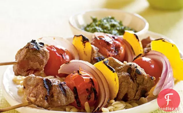 Przyprawione Jagnięcino-warzywne kebaby z sosem Kolendro-miętowym