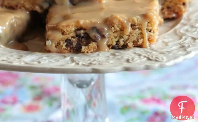 Gooey Biscoff Chocolate Chip Cake Bars