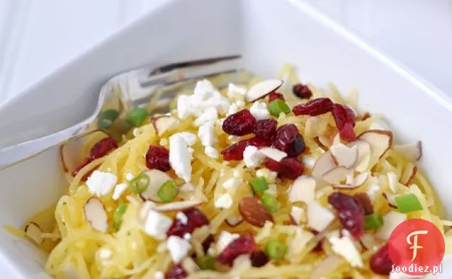 Spaghetti Squash Z Fetą, Suszoną Żurawiną I Migdałami