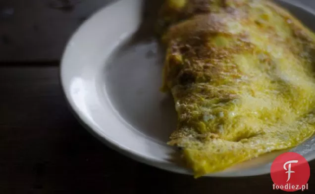 Pieczenie pokrzywy i ostry omlet Cheddar