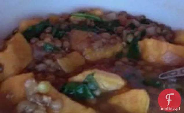 Indyjska zupa ze słodkich ziemniaków i soczewicy