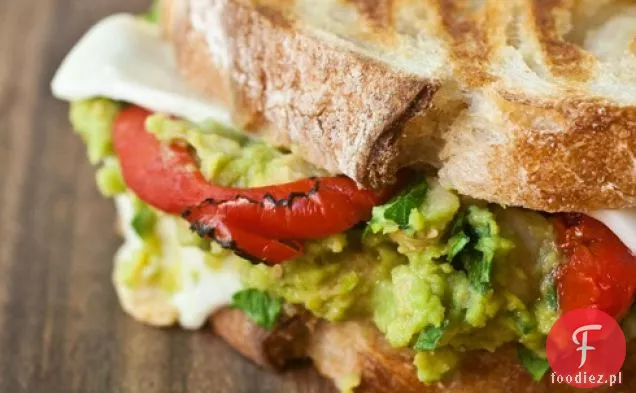 Smażona ciecierzyca i awokado Panini