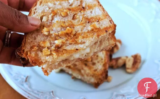 Miód orzech-Crusted wieku Cheddar Panini ... i sceny z Seattle