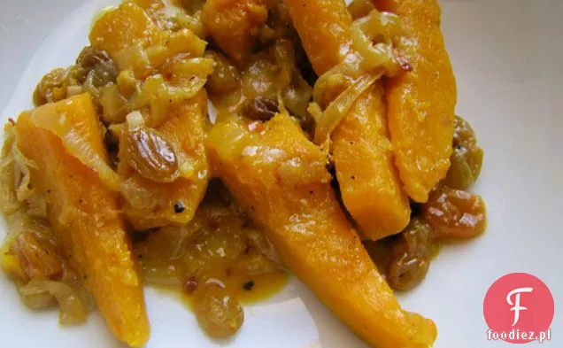 Kabocha duszona na cydrze jabłkowym ze złotymi rodzynkami i cebulą