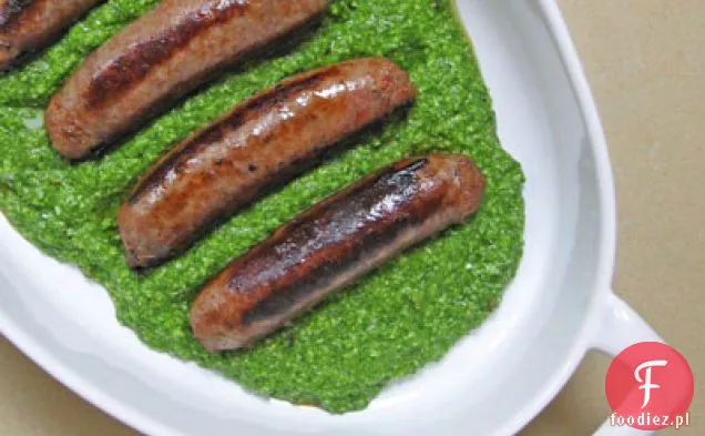 Kiełbaski grillowane z pesto z rukoli