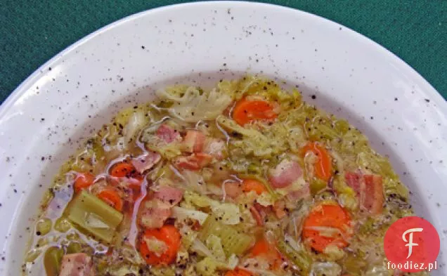 Zupa kapustna Savoy z boczkiem i czarnym pieprzem