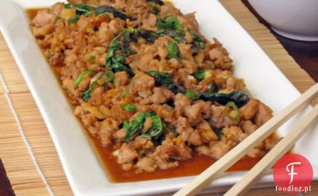 Pikantny kurczak z bazylią tajską (Gkai Pad Gka-prow)