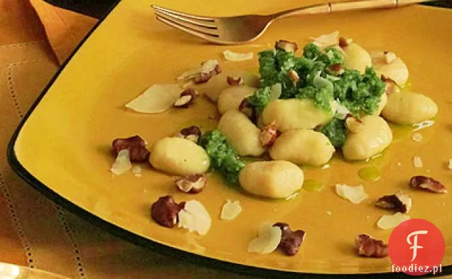 Pesto z szałwii z orzechami włoskimi