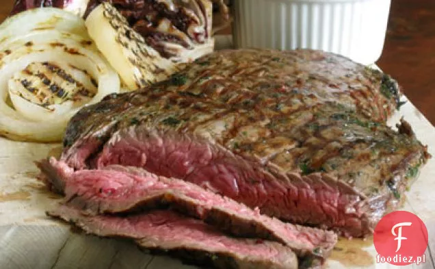 Chimichurri Flank stek z grillowanym Radicchio i cebulą