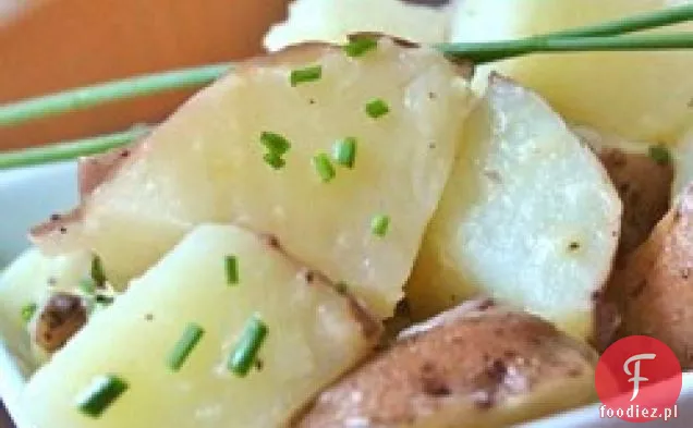 Gotowane ziemniaki ze szczypiorkiem