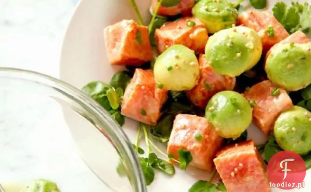 Marynowana Sałatka z łososia alaskańskiego i awokado z rukolą