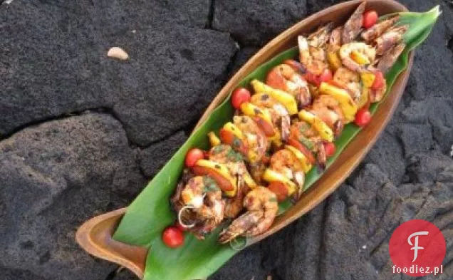 Marynowane krewetki, ananas i portugalska kiełbasa Kabobs