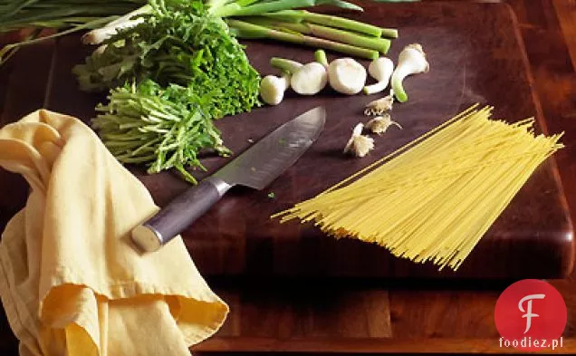 Makaron Pesto Z Zielonego Czosnku I Dymki