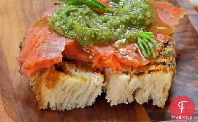 Świerk suszony Gravlox ze świerkiem Pesto Crostini