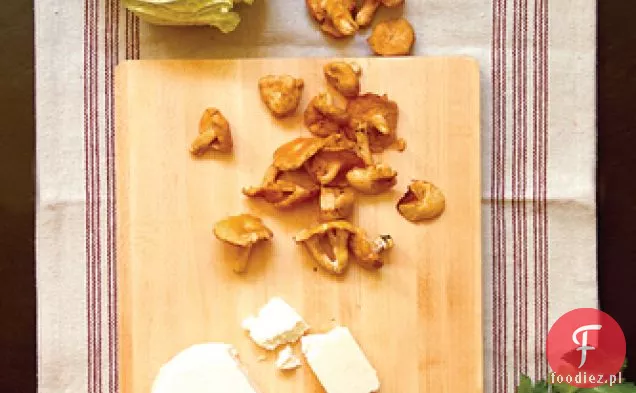 Słodkie grzyby w sałatce z kapusty sabaudzkiej