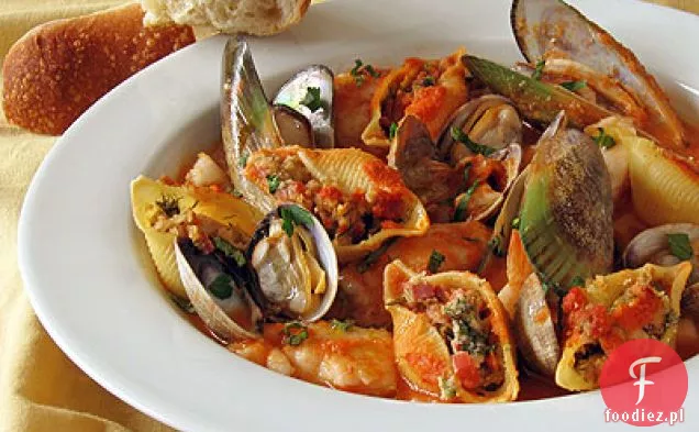 Chorizo & Clam nadziewane muszle makaronu w sosie Cioppino