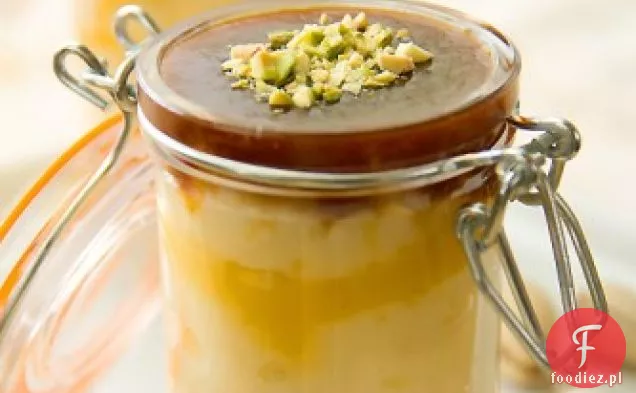 Pudding ryżowy kardamonowy z pistacjami i karmelem