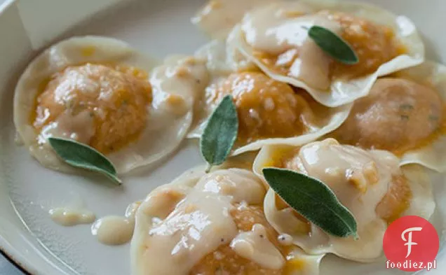 Ravioli Kabocha Z Pieczonym Sosem Z Orzechów Laskowych