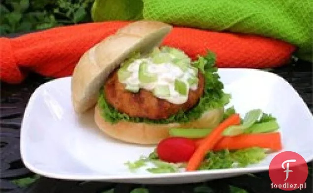 Burgery z kurczaka Buffalo z sosem z sera pleśniowego