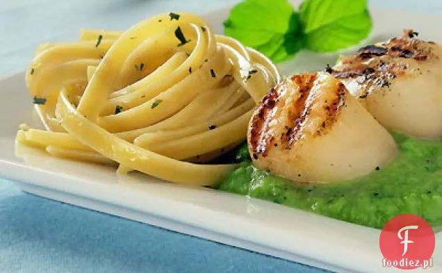 Grillowane przegrzebki i Fettuccine z sosem z angielskiego masła grochowego