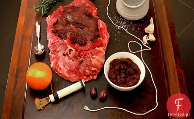Grillowana noga jagnięcina faszerowana oliwkową Tapenadą