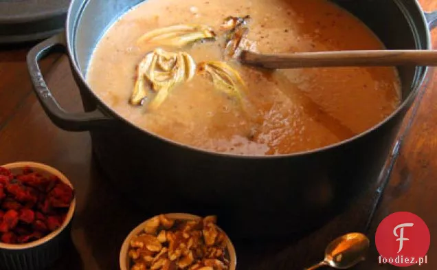 Zupa z pieczonego kopru włoskiego z orzechami włoskimi, Stiltonem i suszoną żurawiną