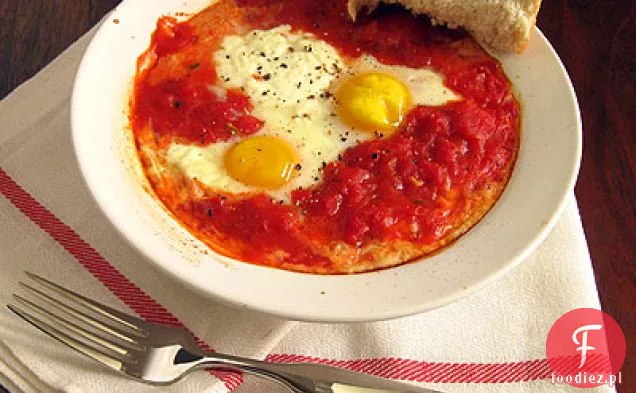 Jajka pieczone w sosie pomidorowym z serem Ricotta