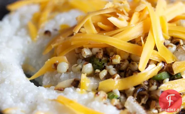 Kasza Z Grillowaną Kukurydzą, Cebulą, Papryką I Serem Cheddar