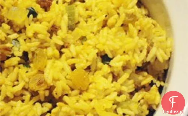 Pilaw ryżowy z rodzynkami i warzywami