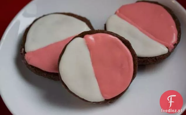Czekoladowe ciasteczka różowo-białe