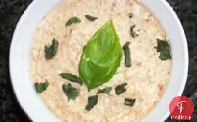 Dip z fetą i pieczoną czerwoną papryką