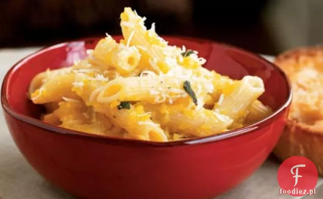 Makaron z dynią zimową i orzeszkami piniowymi