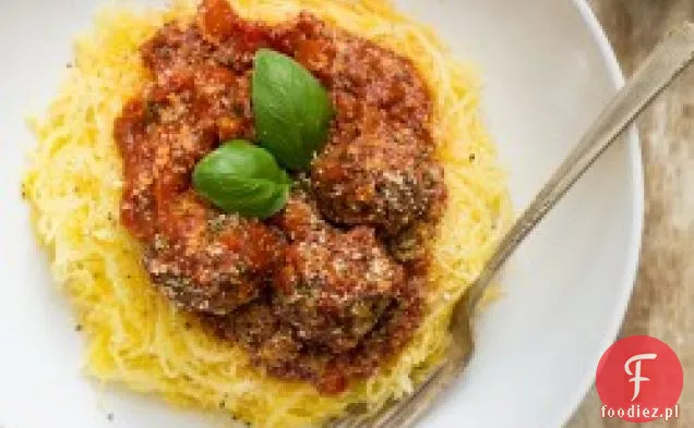Włoskie Kulki fasoli i makaron spaghetti