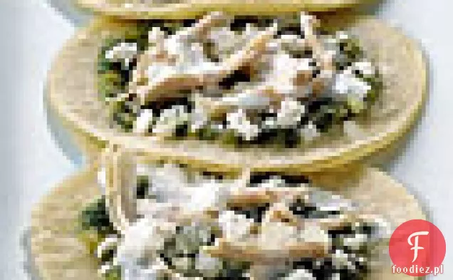 Miękkie smażone tortille z salsą Tomatillo i kurczakiem