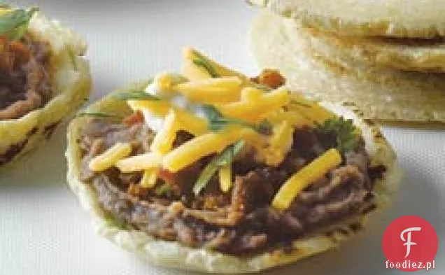 Czarna fasola i chorizo Sopecitos