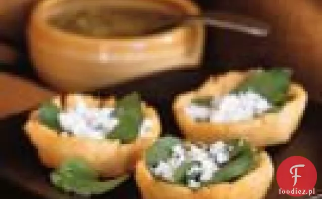 Chrupiące sosy ziemniaczane (masa) z salsą, kozim serem i on