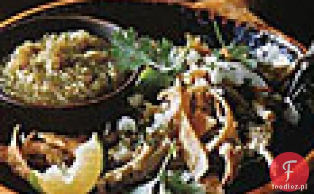 Chilaquiles z indykiem i pieczoną salsą Tomatillo