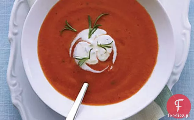 Schłodzona zupa pomidorowa z estragon crème fraîche