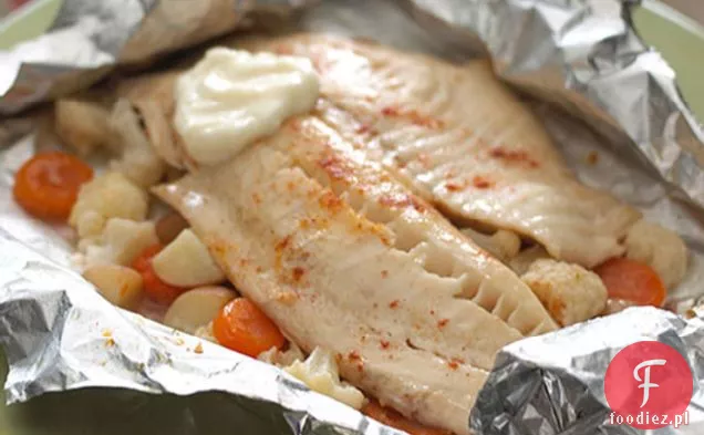 Pieczona Tilapia z kalafiorem i marchewką