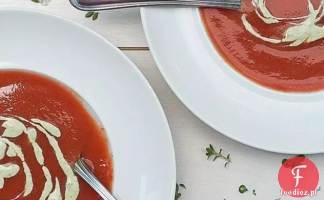 Schłodzona Zupa Pomidorowa Z Zieloną Boginią Bitą Śmietaną