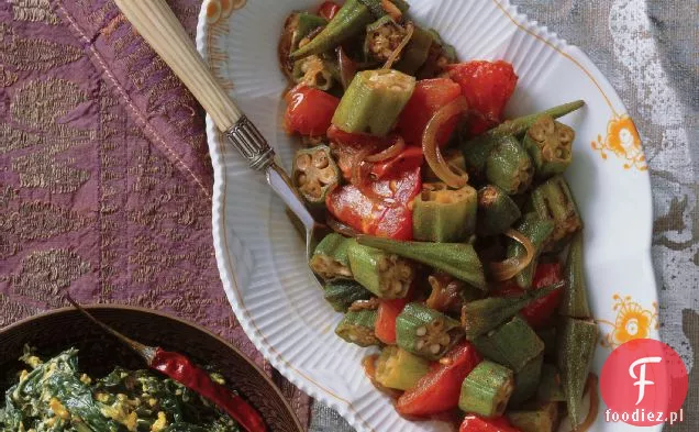Duszona Okra i pomidory
