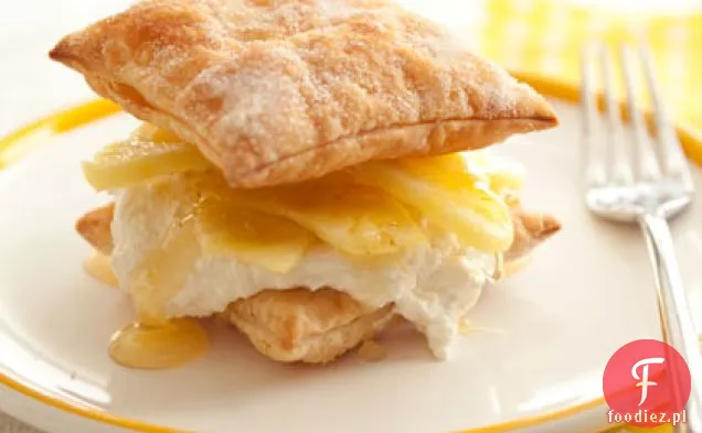 Napoleon nadziewany ananasem i ricottą
