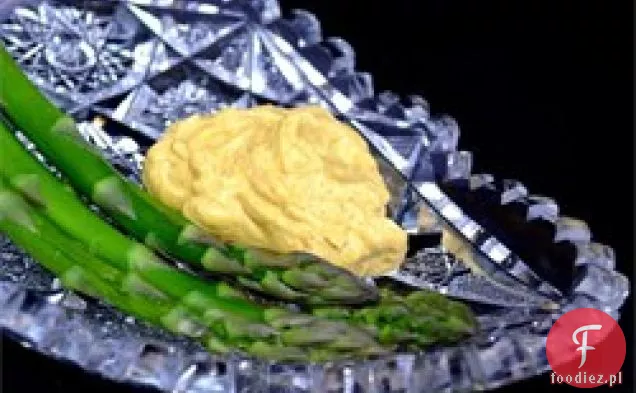 Zimne szparagi z dipem Curry