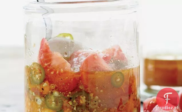 Marynowane pomidory na farmie z Jalapeños