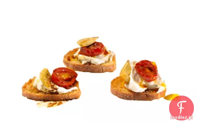 Kozi ser i pieczone pomidory Crostini